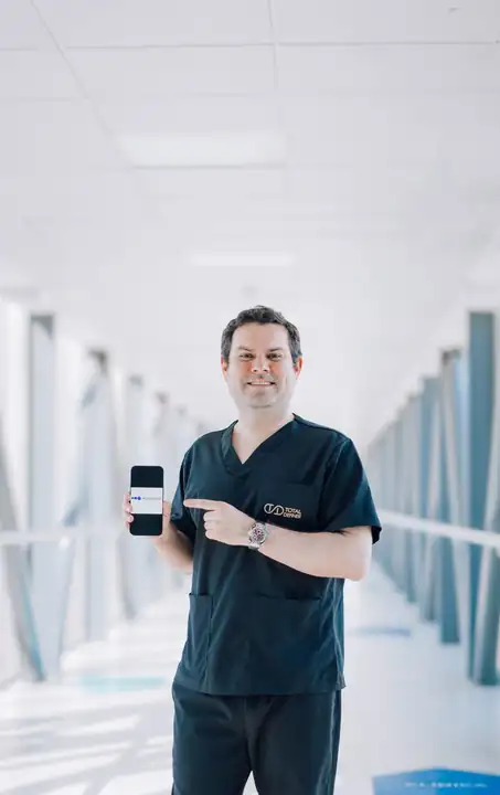 Dr. Javier Torres, cirujano plástico